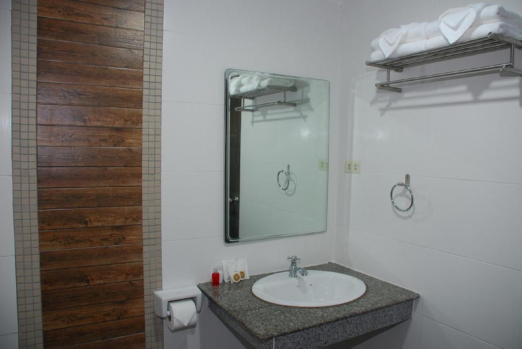 Patong Budget Rooms Buitenkant foto
