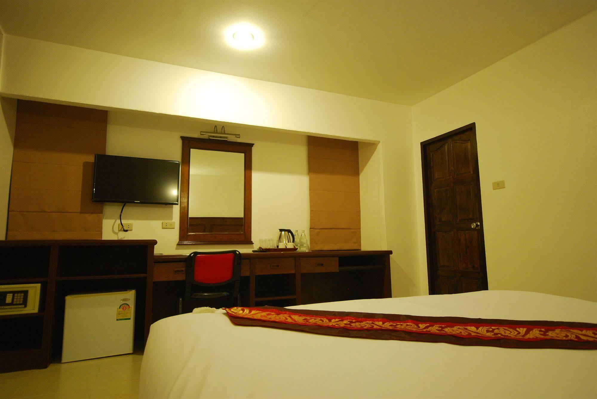 Patong Budget Rooms Buitenkant foto