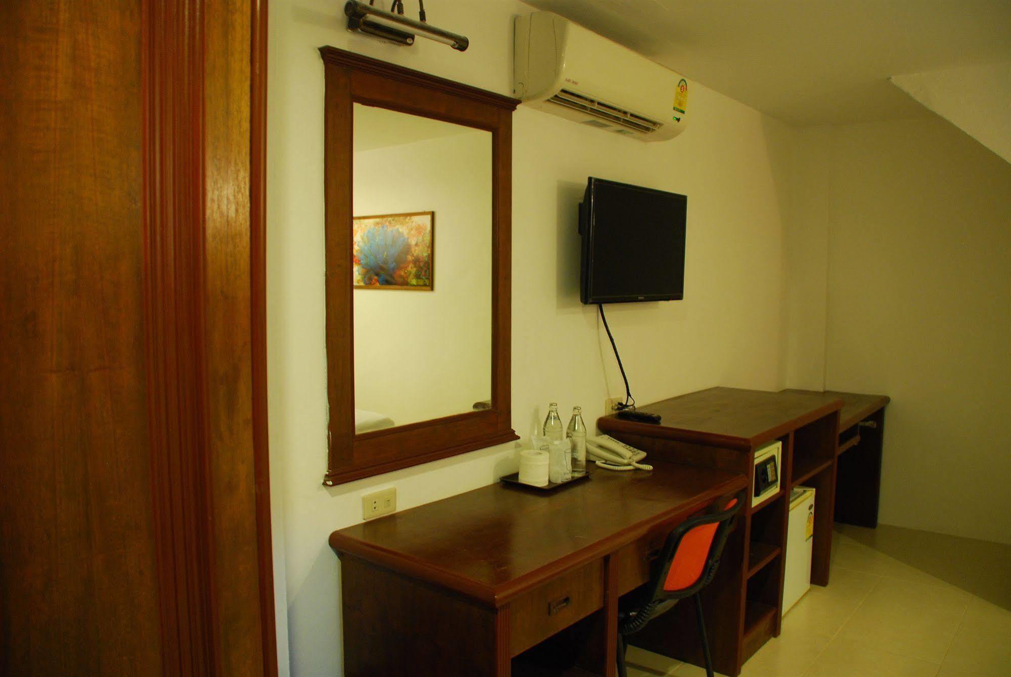 Patong Budget Rooms Buitenkant foto
